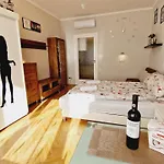 Lovely Boutique Apartment With Parliament View